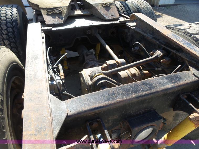 image for item K3115 1986 Mack Superliner RW613 semi truck