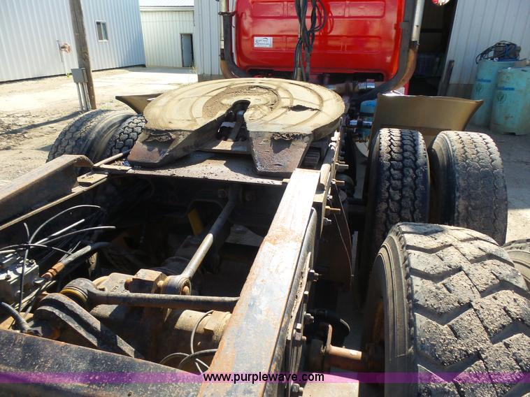 image for item K3115 1986 Mack Superliner RW613 semi truck