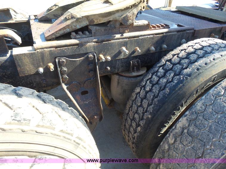 image for item K3115 1986 Mack Superliner RW613 semi truck