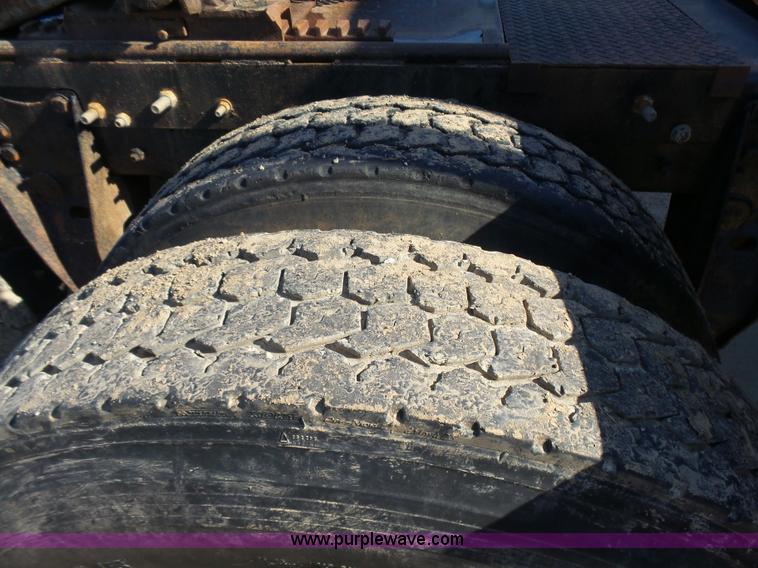 image for item K3115 1986 Mack Superliner RW613 semi truck