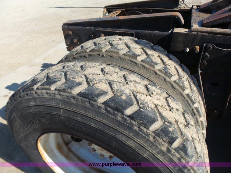 image for item K3115 1986 Mack Superliner RW613 semi truck