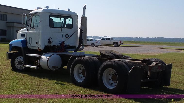 image for item K3474 1996 Mack CH613 semi truck
