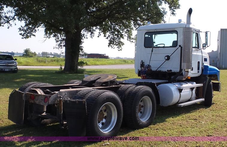 image for item K3474 1996 Mack CH613 semi truck