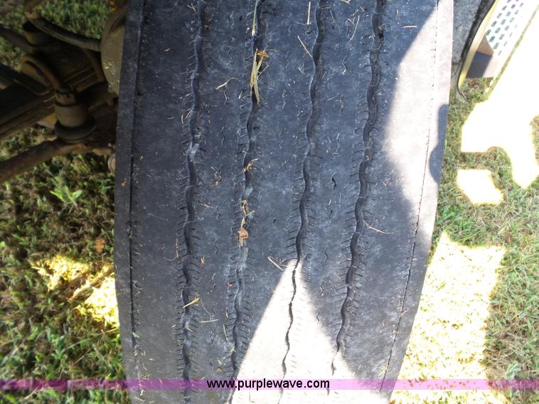 image for item K3474 1996 Mack CH613 semi truck