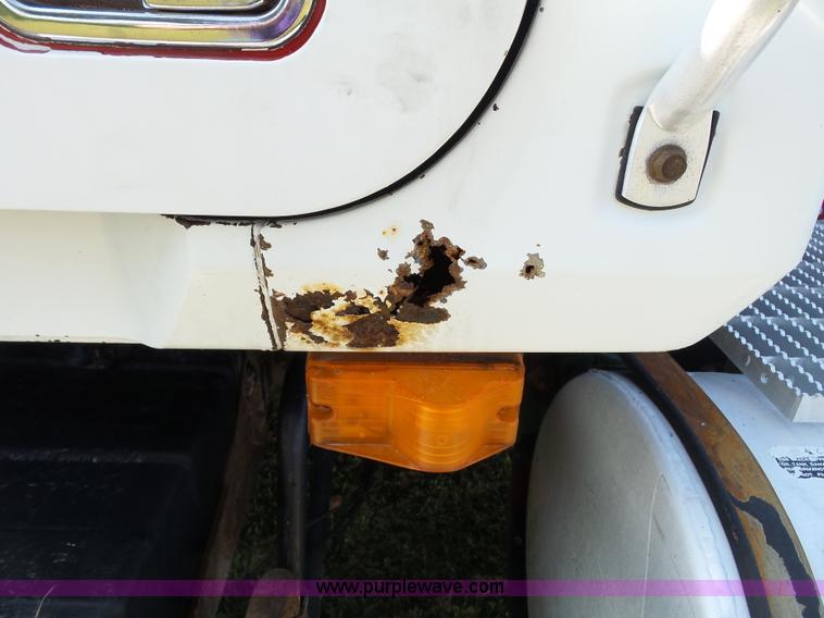 image for item K3474 1996 Mack CH613 semi truck