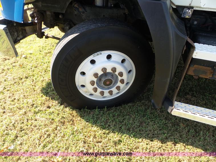 image for item K3474 1996 Mack CH613 semi truck