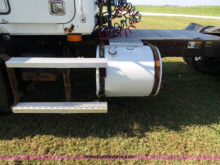 image for item K3474 1996 Mack CH613 semi truck