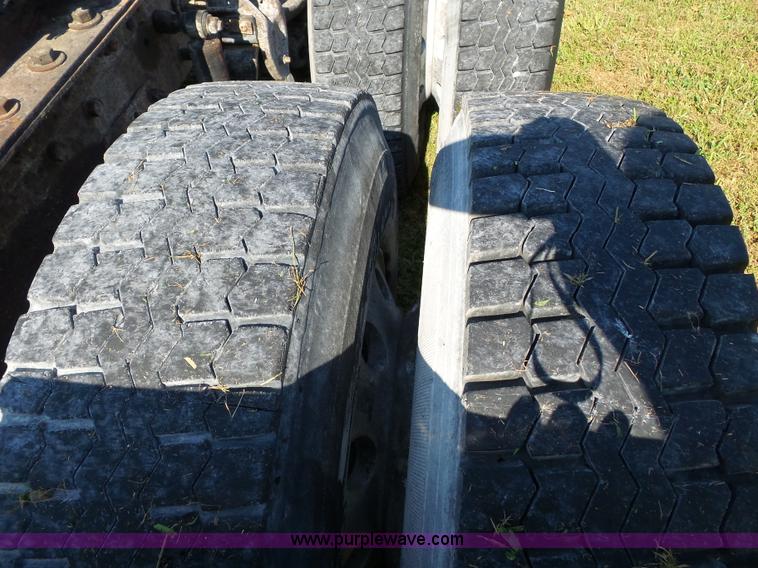 image for item K3474 1996 Mack CH613 semi truck