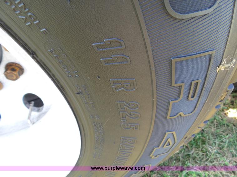 image for item K3474 1996 Mack CH613 semi truck