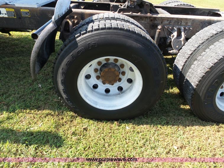 image for item K3474 1996 Mack CH613 semi truck