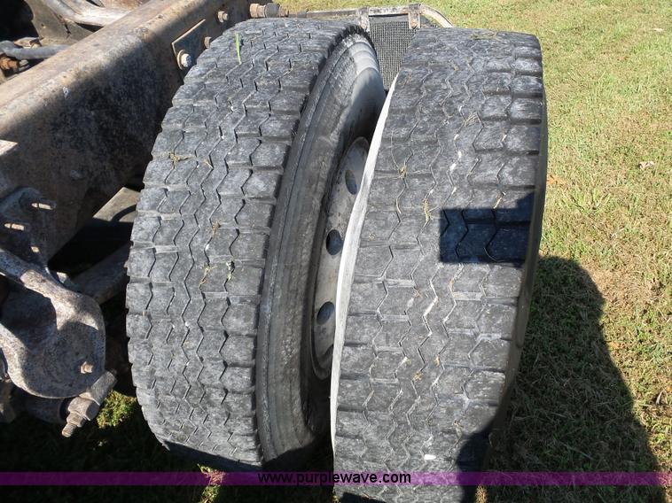 image for item K3474 1996 Mack CH613 semi truck