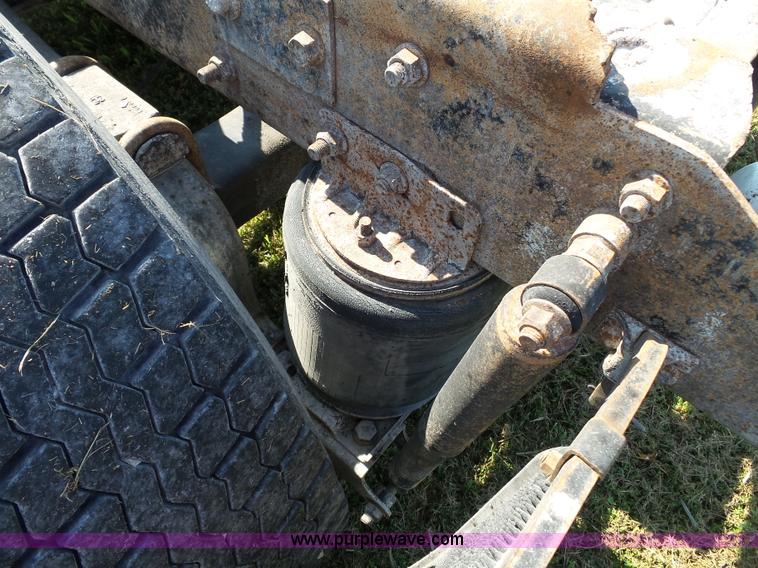 image for item K3474 1996 Mack CH613 semi truck