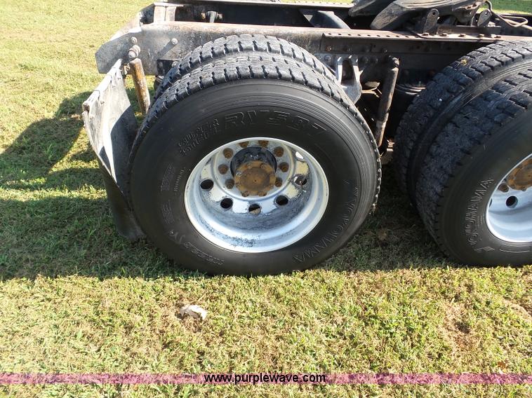 image for item K3474 1996 Mack CH613 semi truck