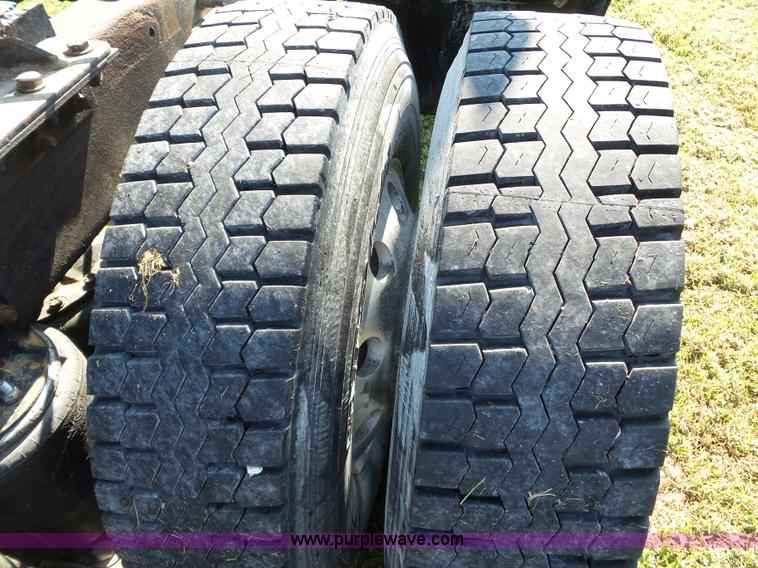 image for item K3474 1996 Mack CH613 semi truck