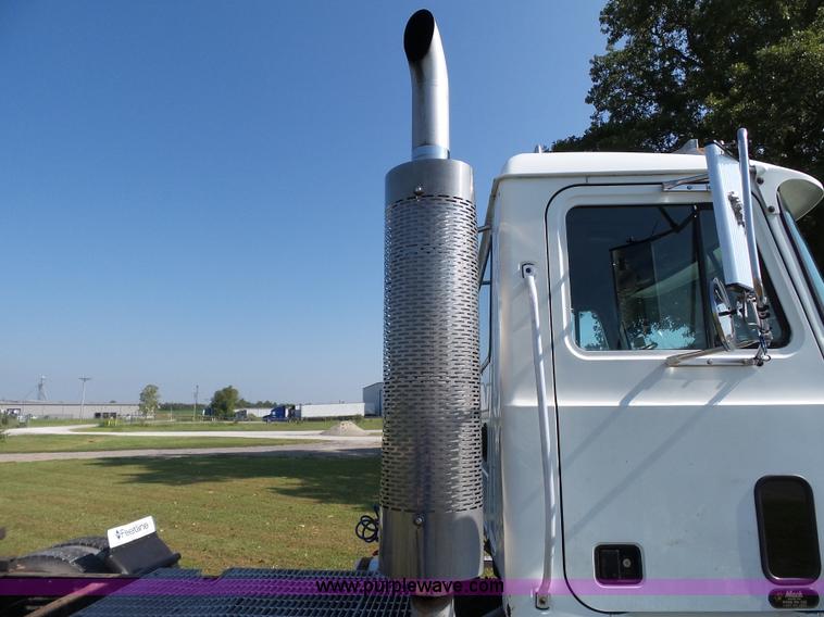 image for item K3474 1996 Mack CH613 semi truck