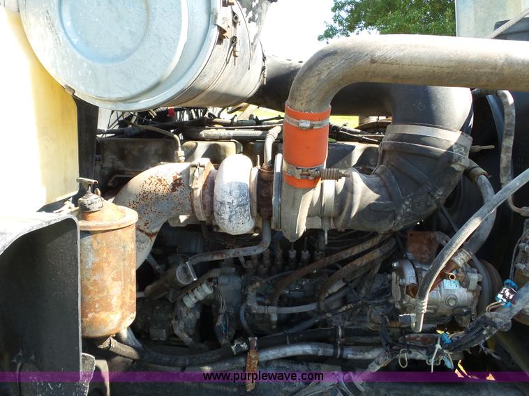 image for item K3474 1996 Mack CH613 semi truck