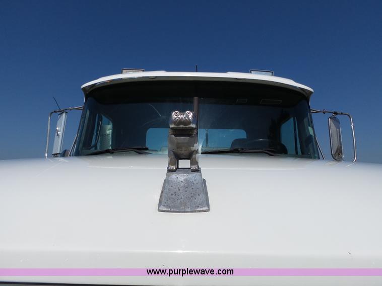 image for item K3474 1996 Mack CH613 semi truck