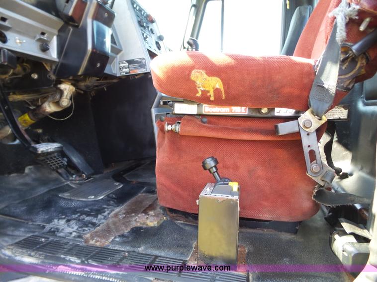 image for item K3474 1996 Mack CH613 semi truck