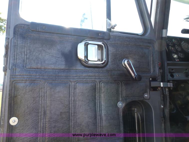 image for item K3474 1996 Mack CH613 semi truck