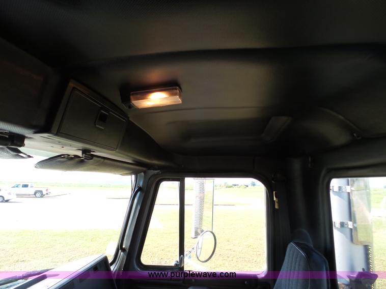 image for item K3474 1996 Mack CH613 semi truck