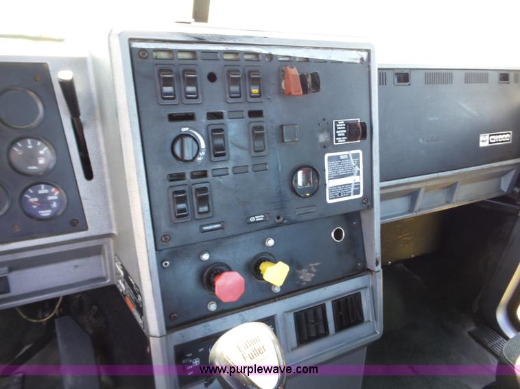 image for item K3474 1996 Mack CH613 semi truck