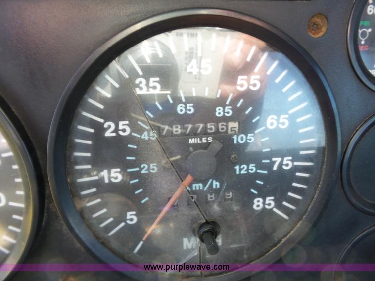 image for item K3474 1996 Mack CH613 semi truck