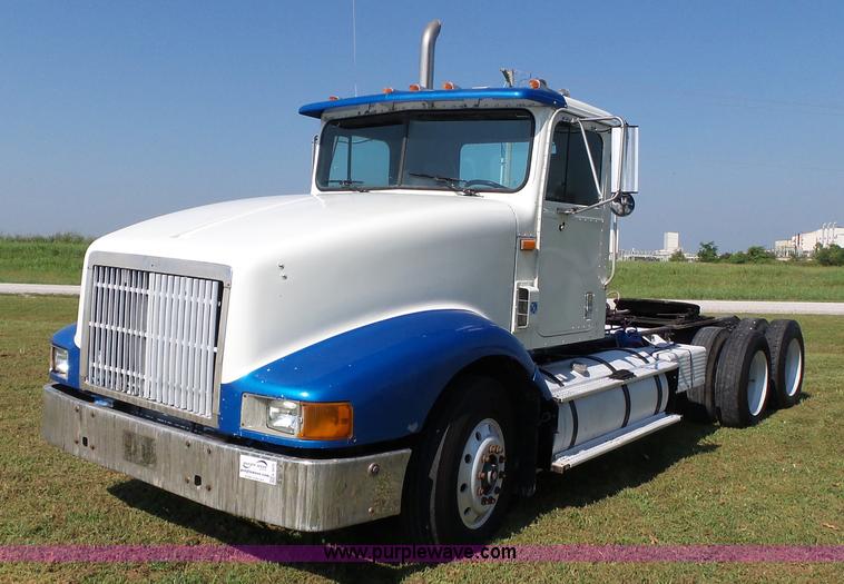 image for item K3475 1995 International 9400 semi truck