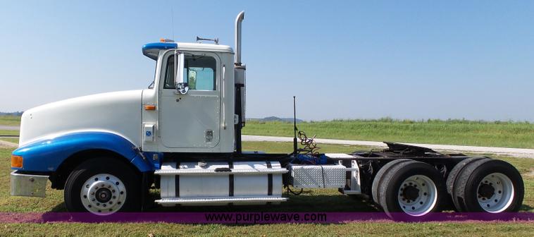 image for item K3475 1995 International 9400 semi truck