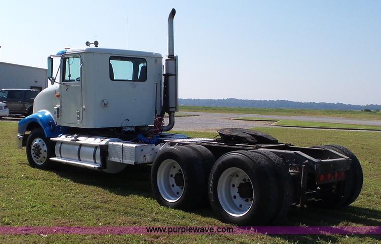 image for item K3475 1995 International 9400 semi truck