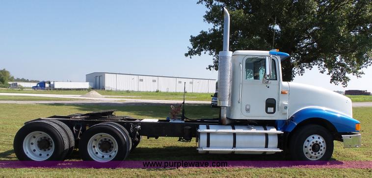 image for item K3475 1995 International 9400 semi truck