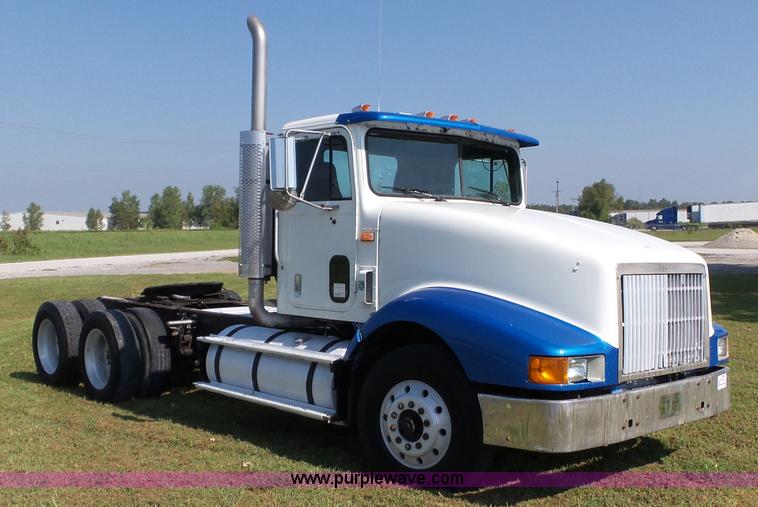 image for item K3475 1995 International 9400 semi truck