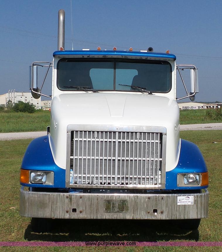 image for item K3475 1995 International 9400 semi truck