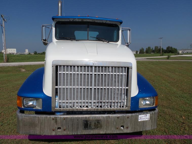 image for item K3475 1995 International 9400 semi truck