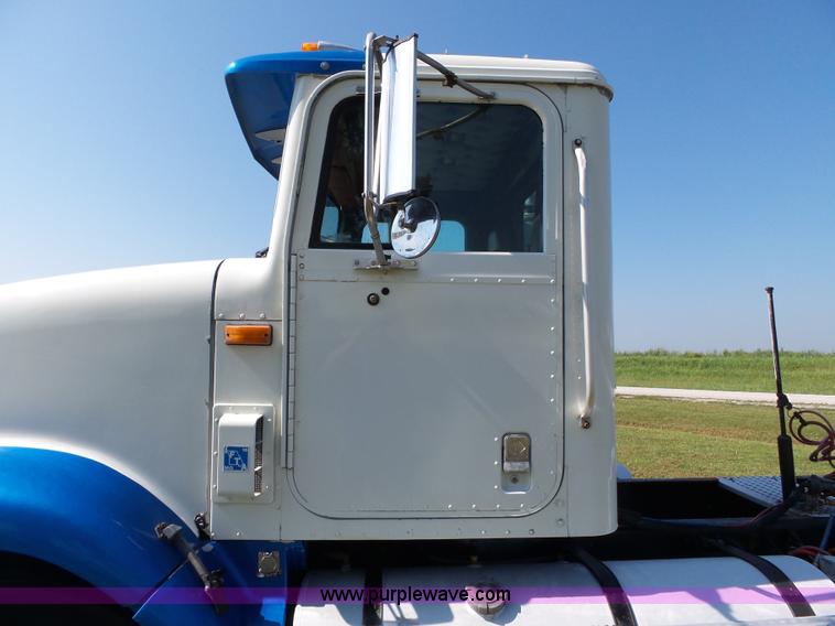 image for item K3475 1995 International 9400 semi truck