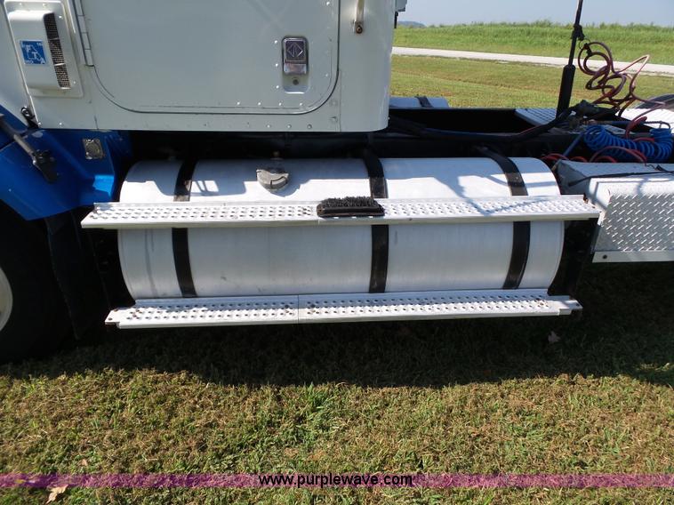 image for item K3475 1995 International 9400 semi truck