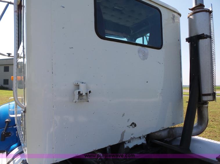 image for item K3475 1995 International 9400 semi truck