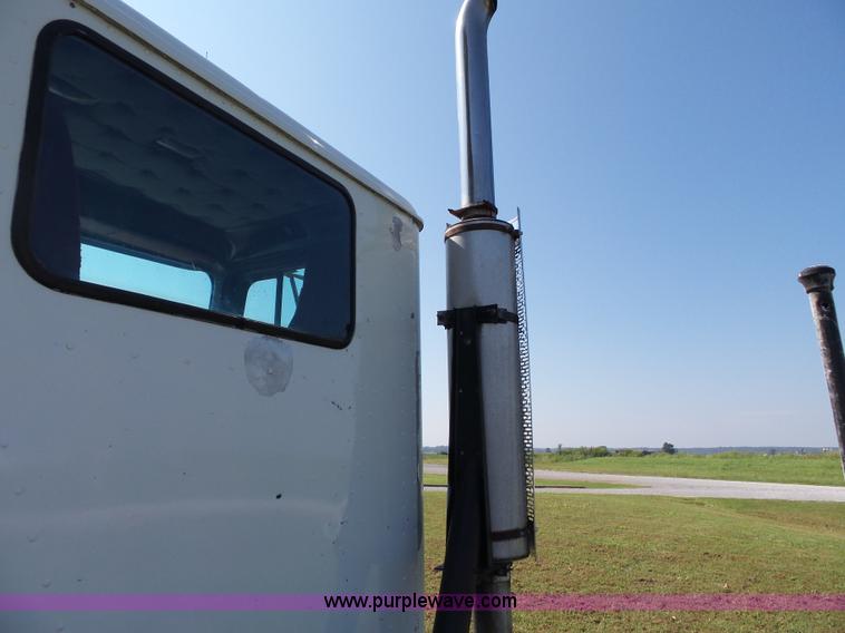 image for item K3475 1995 International 9400 semi truck