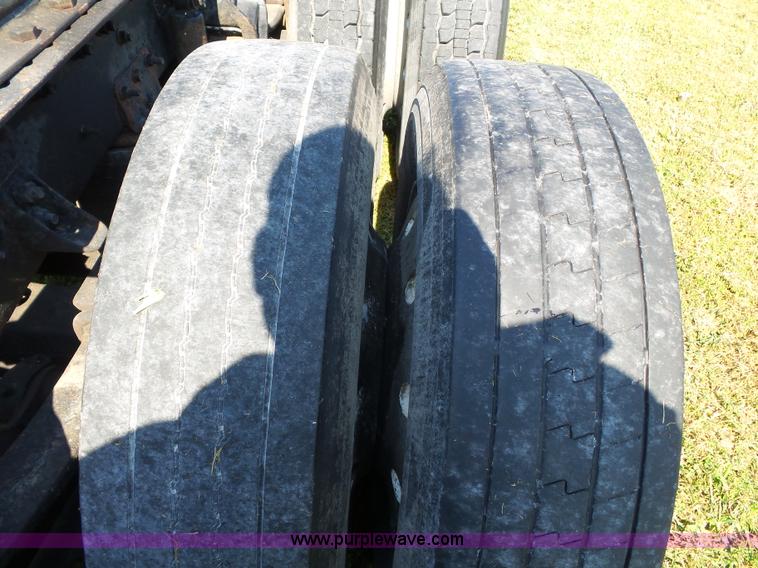 image for item K3475 1995 International 9400 semi truck