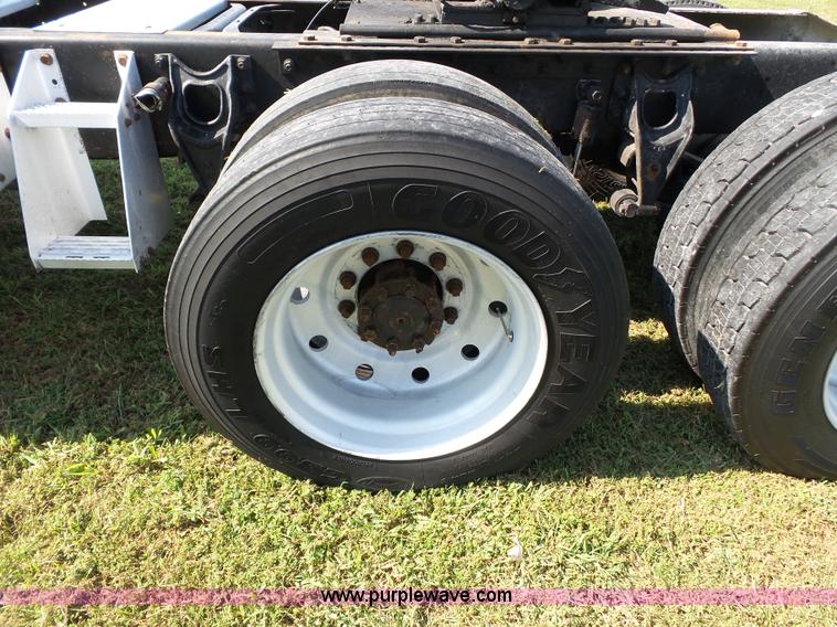 image for item K3475 1995 International 9400 semi truck