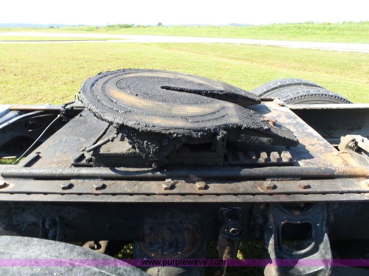 image for item K3475 1995 International 9400 semi truck