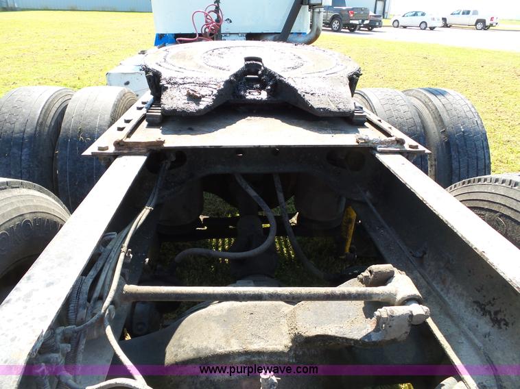 image for item K3475 1995 International 9400 semi truck