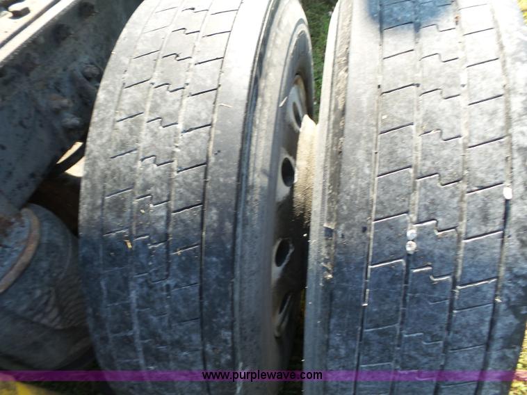 image for item K3475 1995 International 9400 semi truck