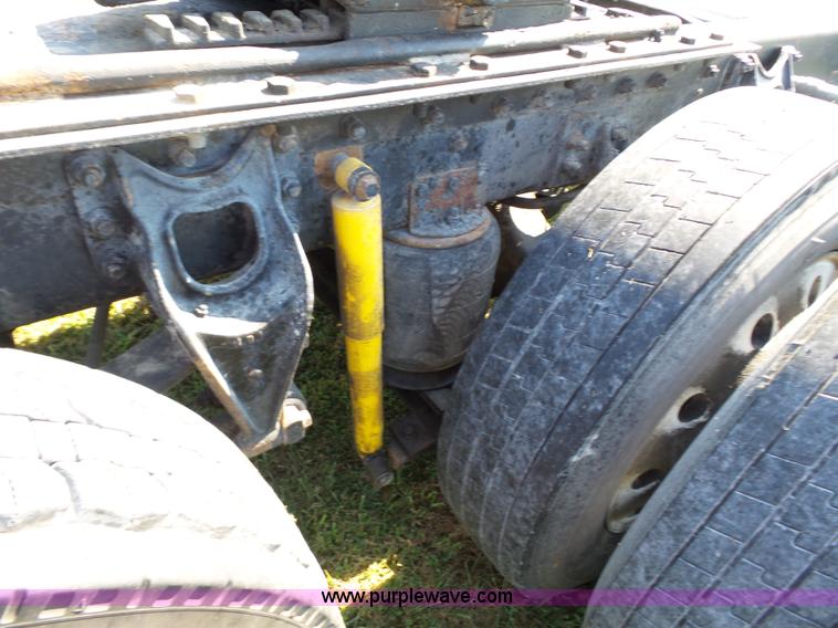 image for item K3475 1995 International 9400 semi truck