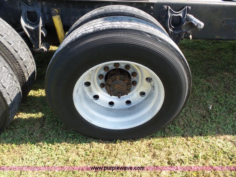 image for item K3475 1995 International 9400 semi truck