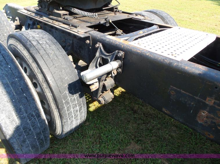 image for item K3475 1995 International 9400 semi truck