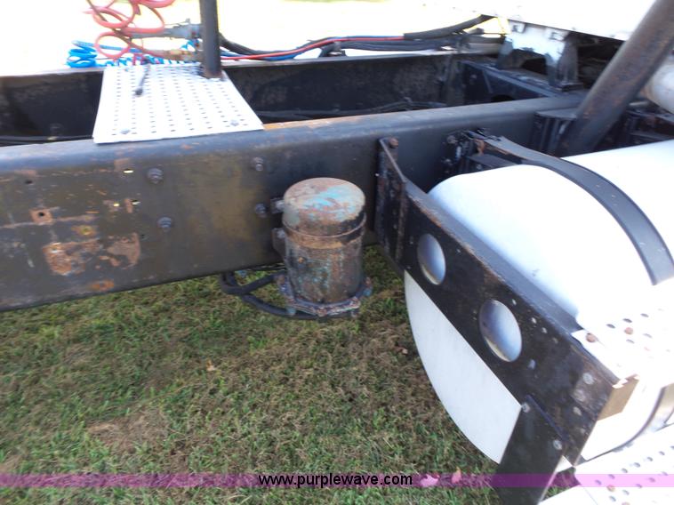 image for item K3475 1995 International 9400 semi truck