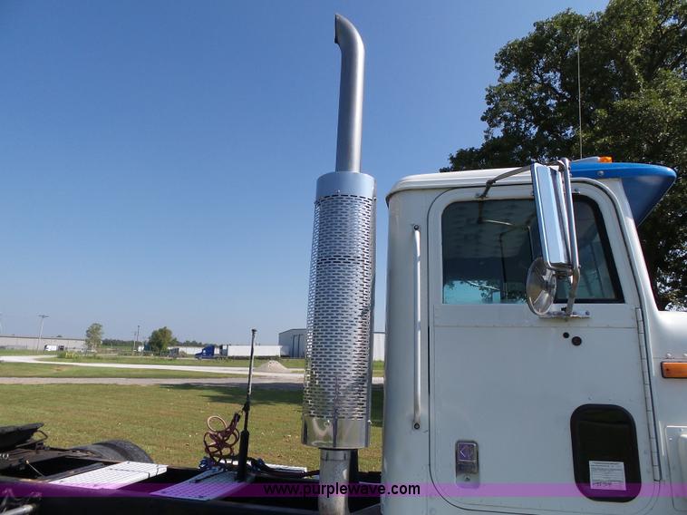 image for item K3475 1995 International 9400 semi truck