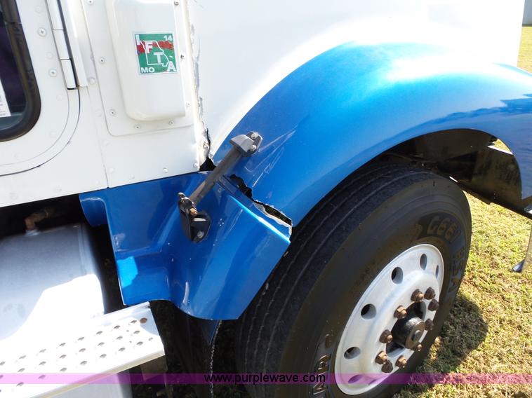 image for item K3475 1995 International 9400 semi truck