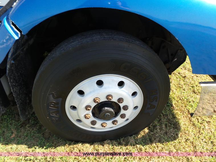 image for item K3475 1995 International 9400 semi truck