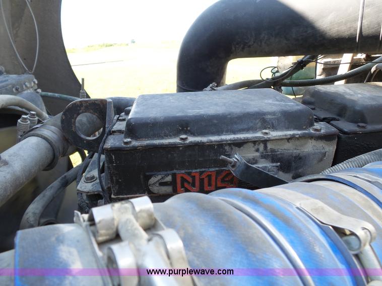 image for item K3475 1995 International 9400 semi truck